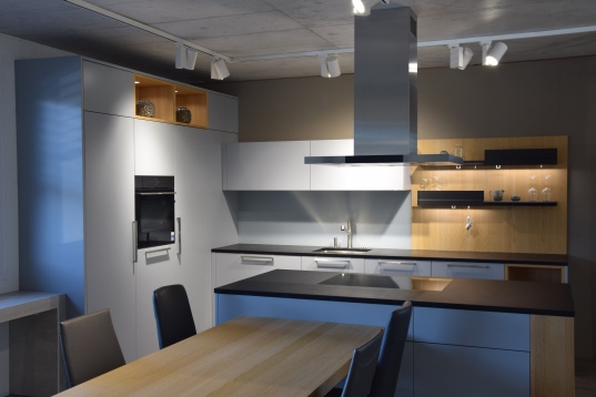 Cuisine Maxima 2.2 Esprit Méditerranéen – La douceur du bleu et du bois clair